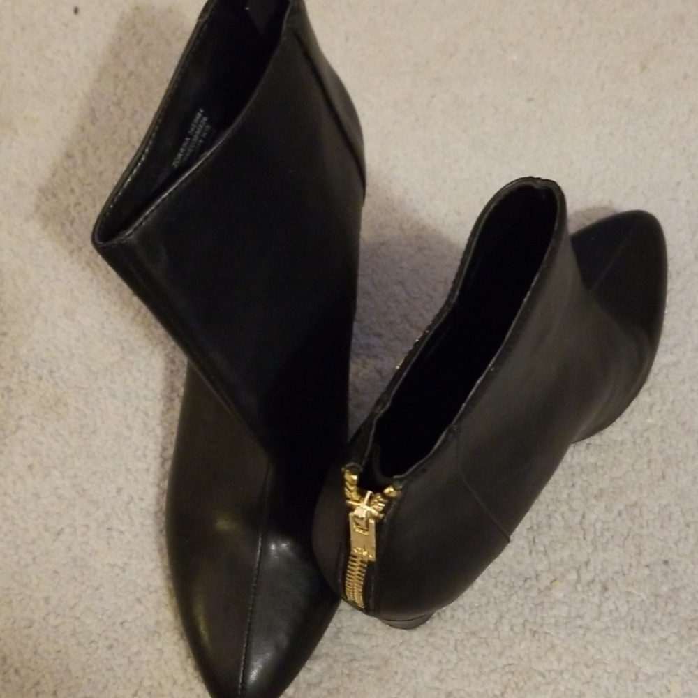 Calvin Klein womens black back zipper booties